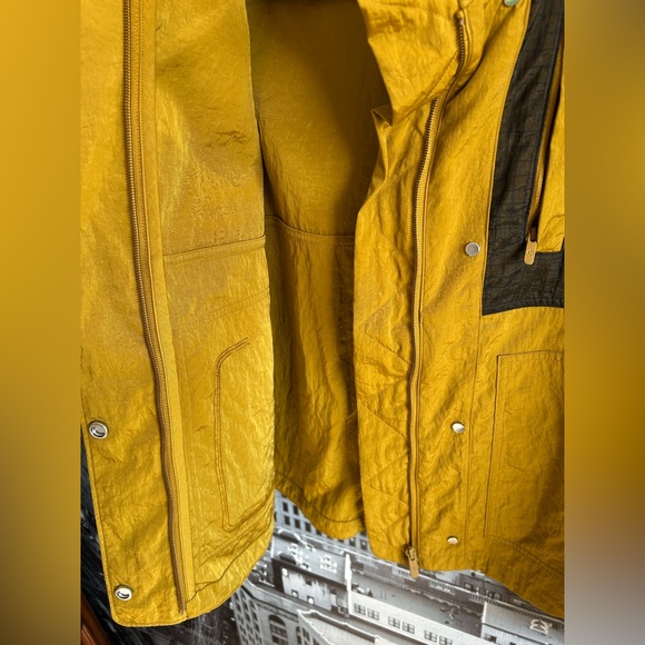 Lululemon Water-Repellent Mesh Jacket in Gold Spice / Black - Picture 9 of 15